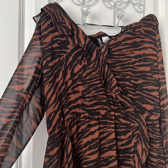 H&M Divided Dress Tiger Print - Picture 2 of 5